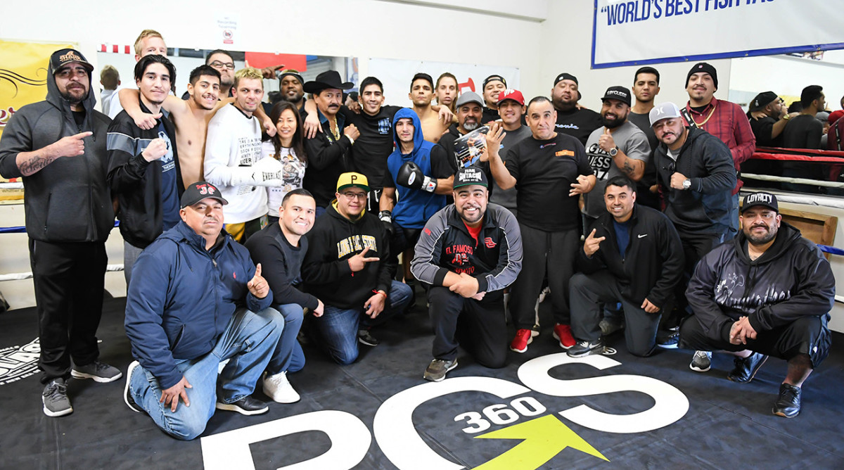 leo-santa-cruz-group.jpg